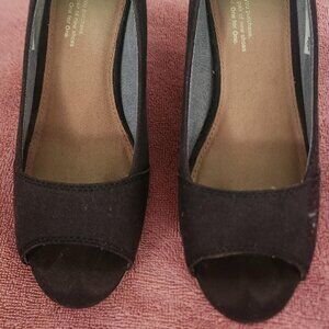 TOMS Black size 7.5 Open Toe Wedges